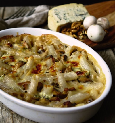 ZAPEČENÉ PENNE S NIVOU, ŽAMPIONY A OŘECHY