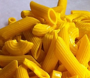 barevne ryzove testoviny zlute